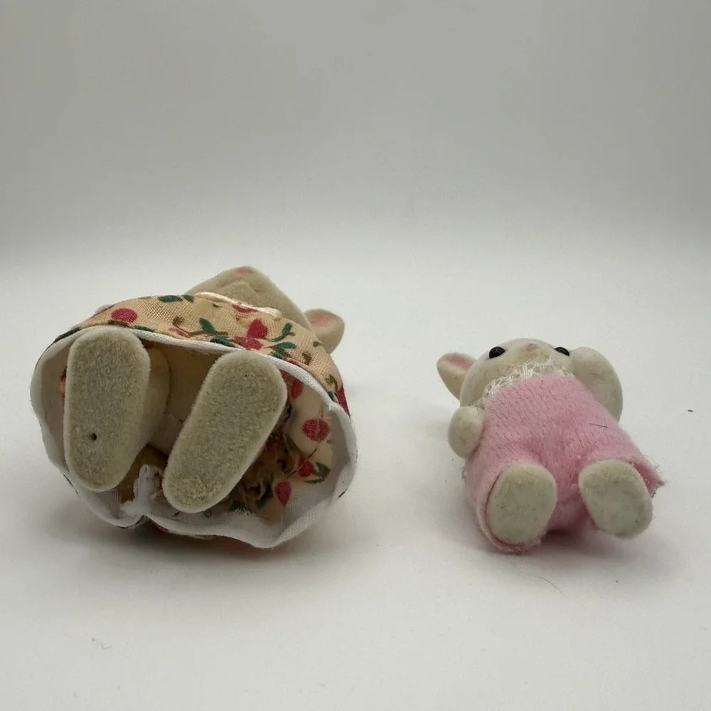 Sylvanian Families Calico critters Doll Milk Rabbit Family Lot Of 2